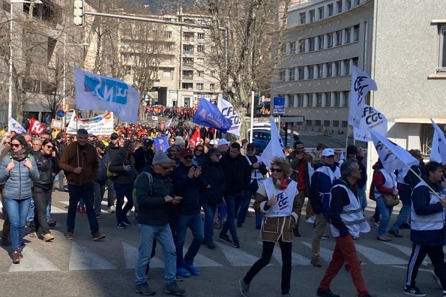 Record de manifestants contre la réforme des retraites à Toulon