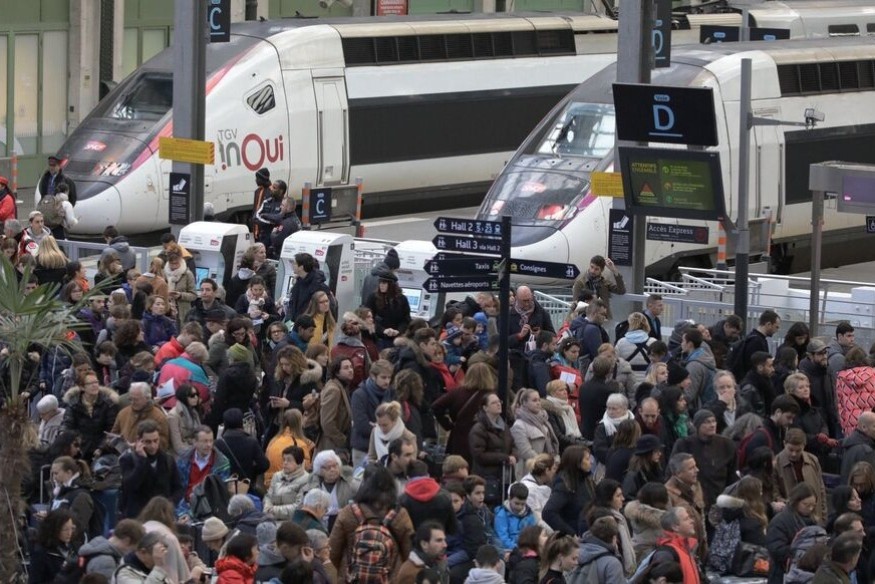 Enorme galère annoncée pour les Français : Un très long préavis de grève vient d'être déposé à la SNCF pour les vacances de Pâques mais aussi pour tous les ponts du mois de mai !