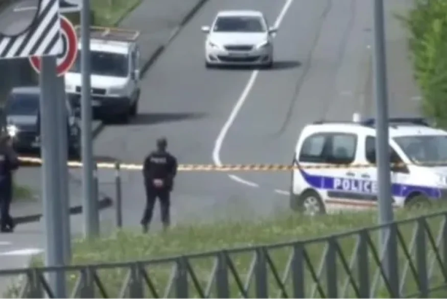 Pompier renversé lors d'un rodéo urbain à Evian-les-Bains: Le conducteur mis en examen pour tentative de meurtre et placé en détention provisoire - Le pronostic vital du pompier grièvement blessé est toujours engagé (Parquet)